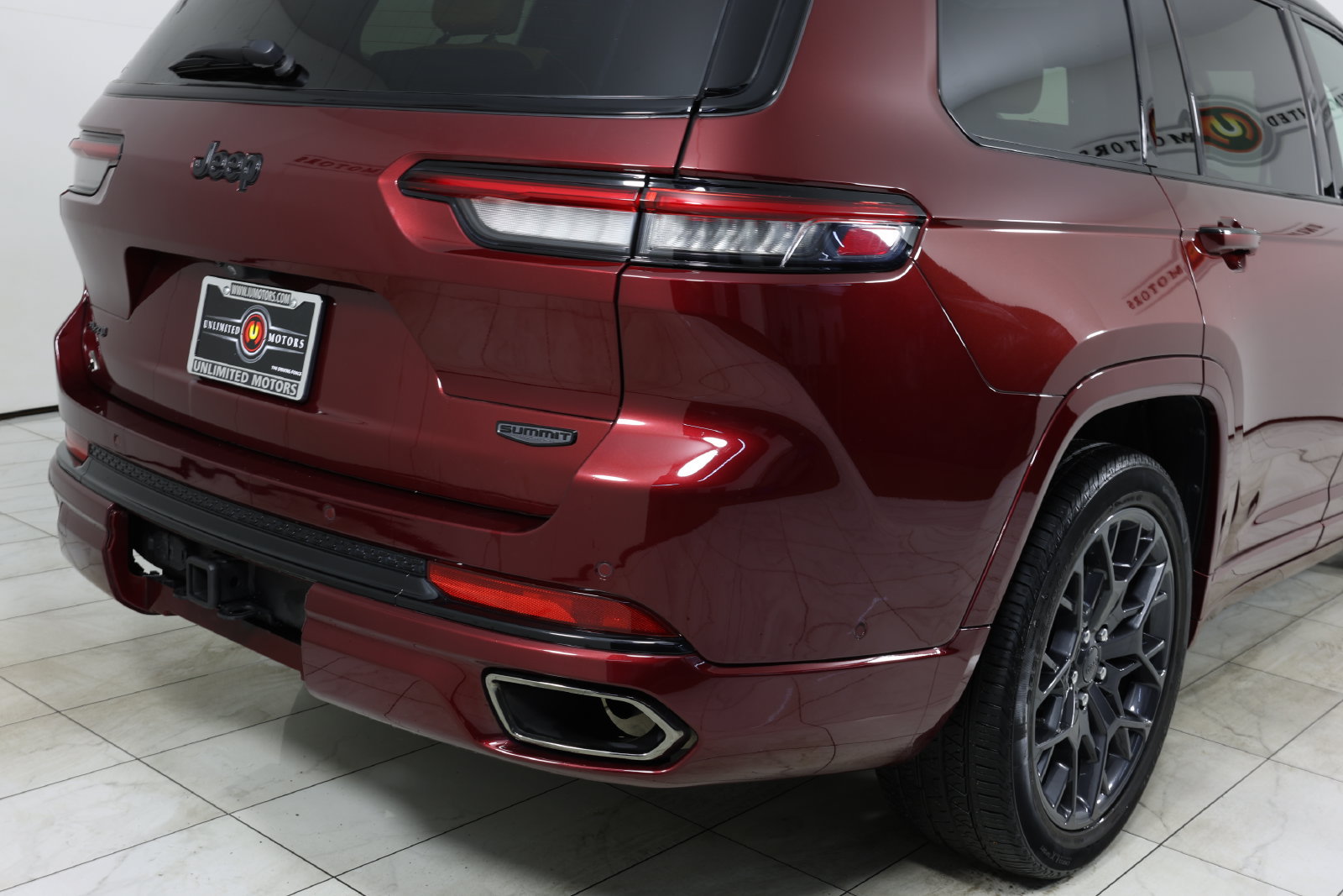 Used 2025 Jeep Grand Cherokee L Summit AWD/4WD image 48
