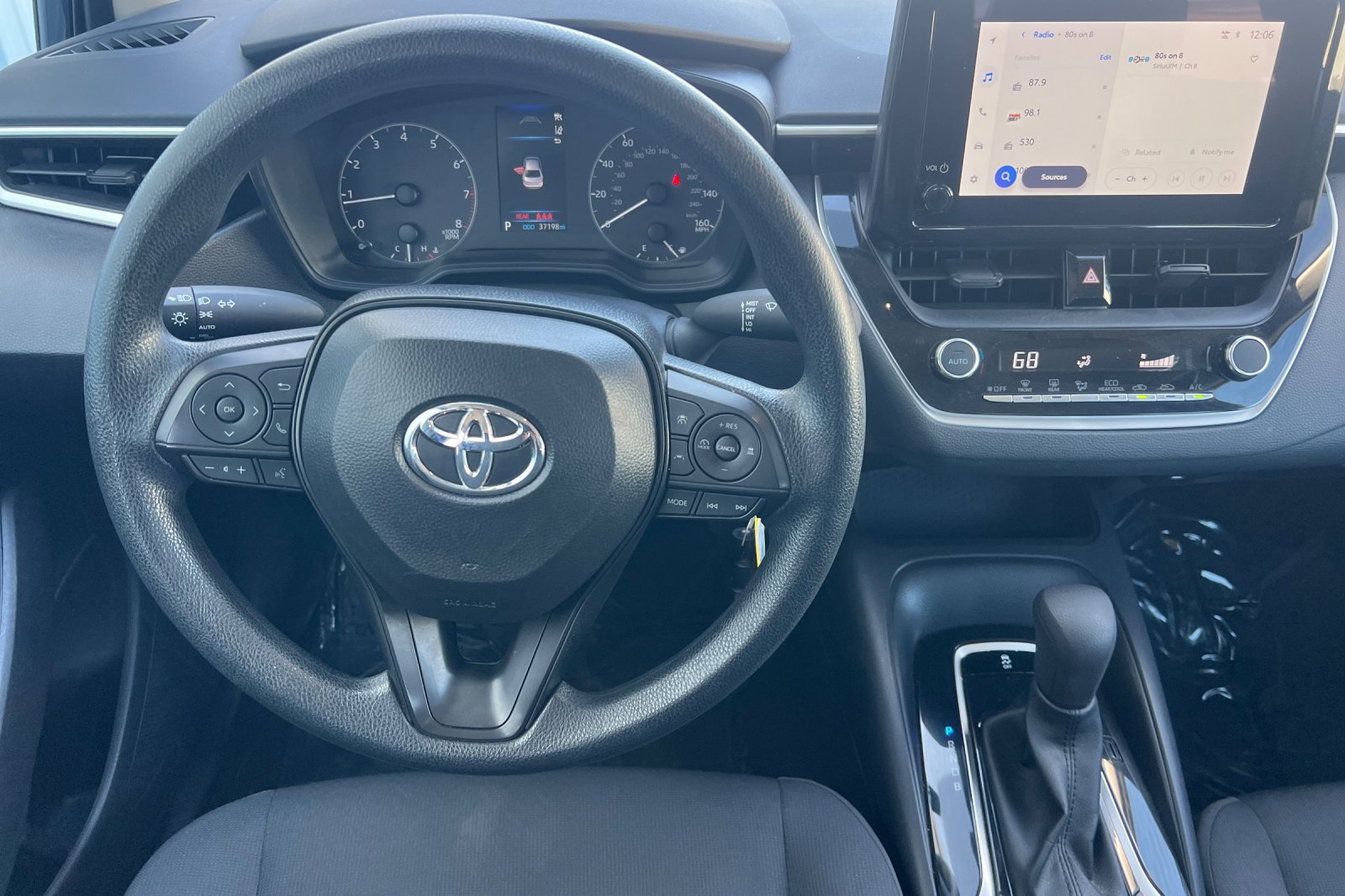 Used 2025 Toyota Corolla LE FWD image 16