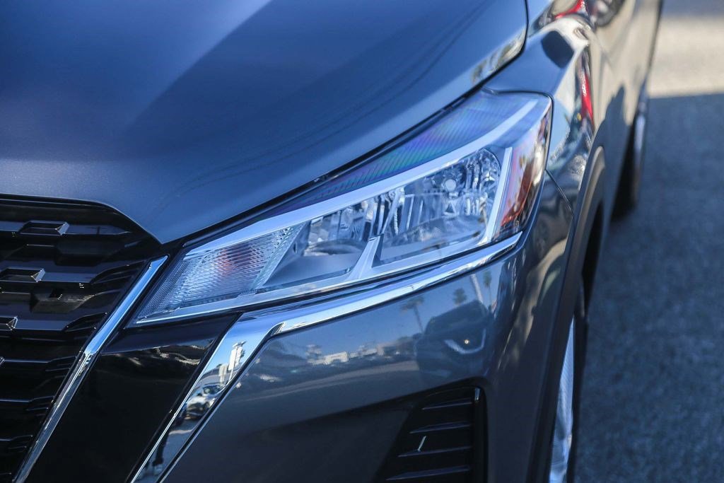 Used 2025 Nissan Kicks Play S image 4