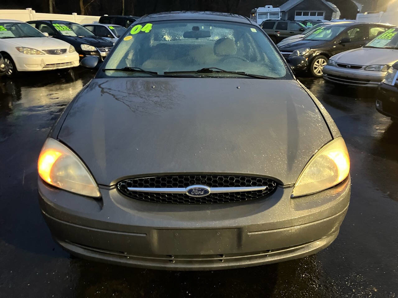 Used 2004 Ford Taurus SE image 3