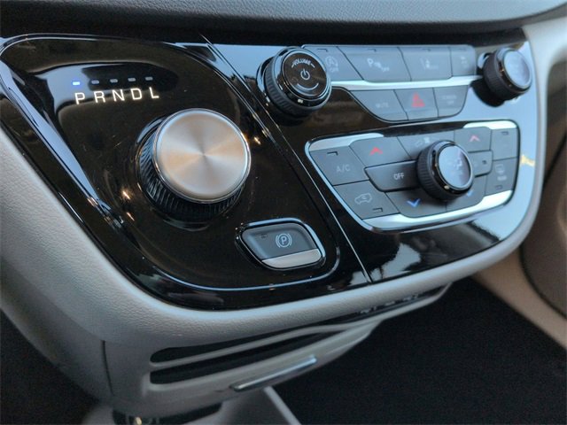 Certified 2023 Chrysler Pacifica Touring-L image 22