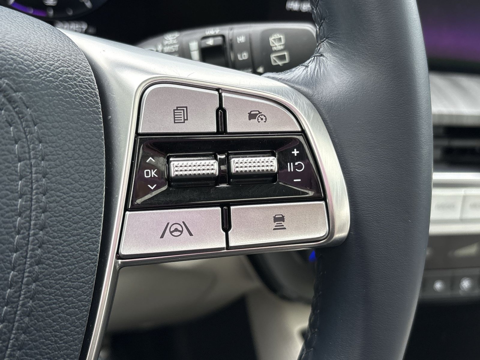 Used 2024 Kia Telluride SX w/ Towing Package FWD image 23
