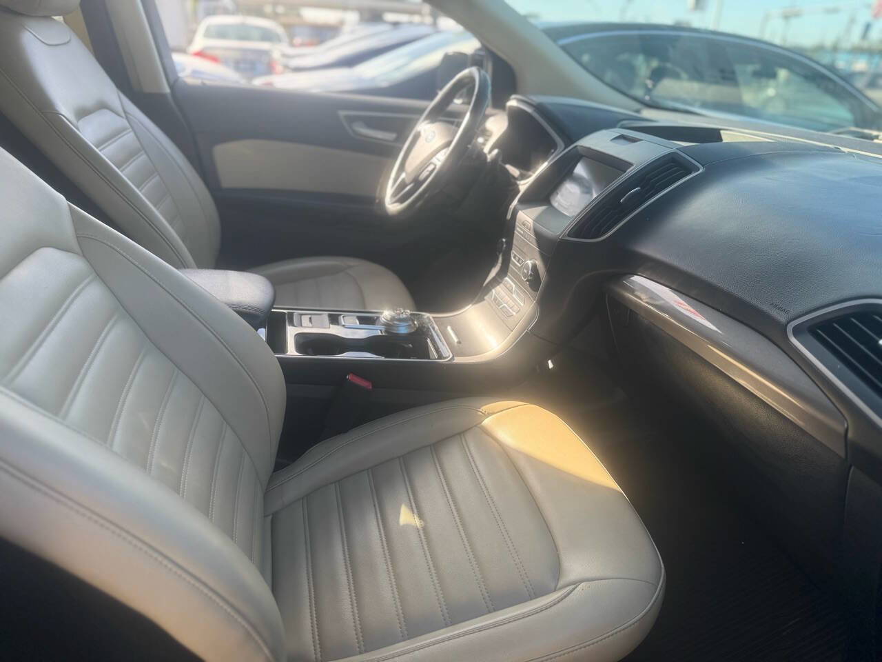 Used 2020 Ford Edge SEL w/ Cargo Accessory Package image 2