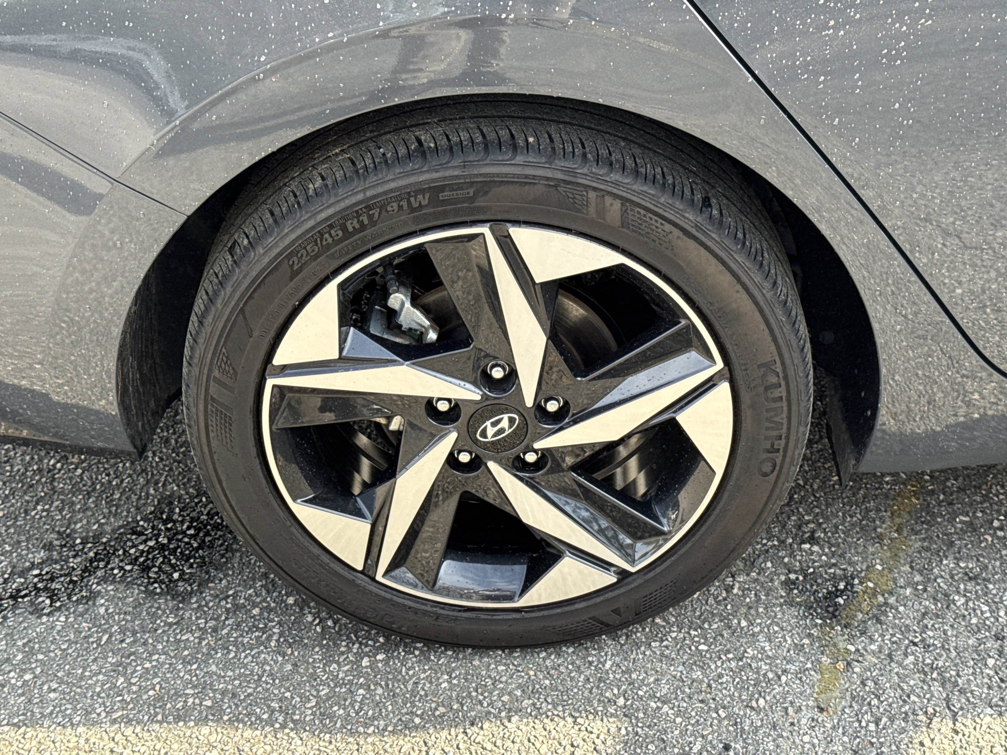 Used 2023 Hyundai Elantra Limited image 17