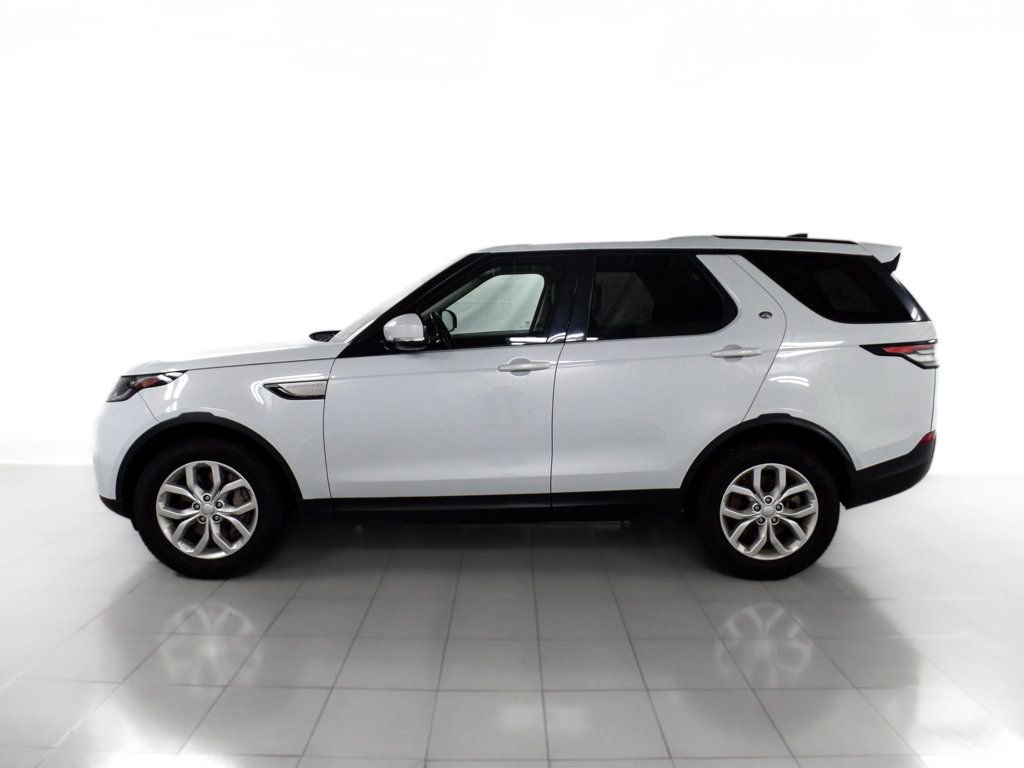 Used 2019 Land Rover Discovery SE image 3