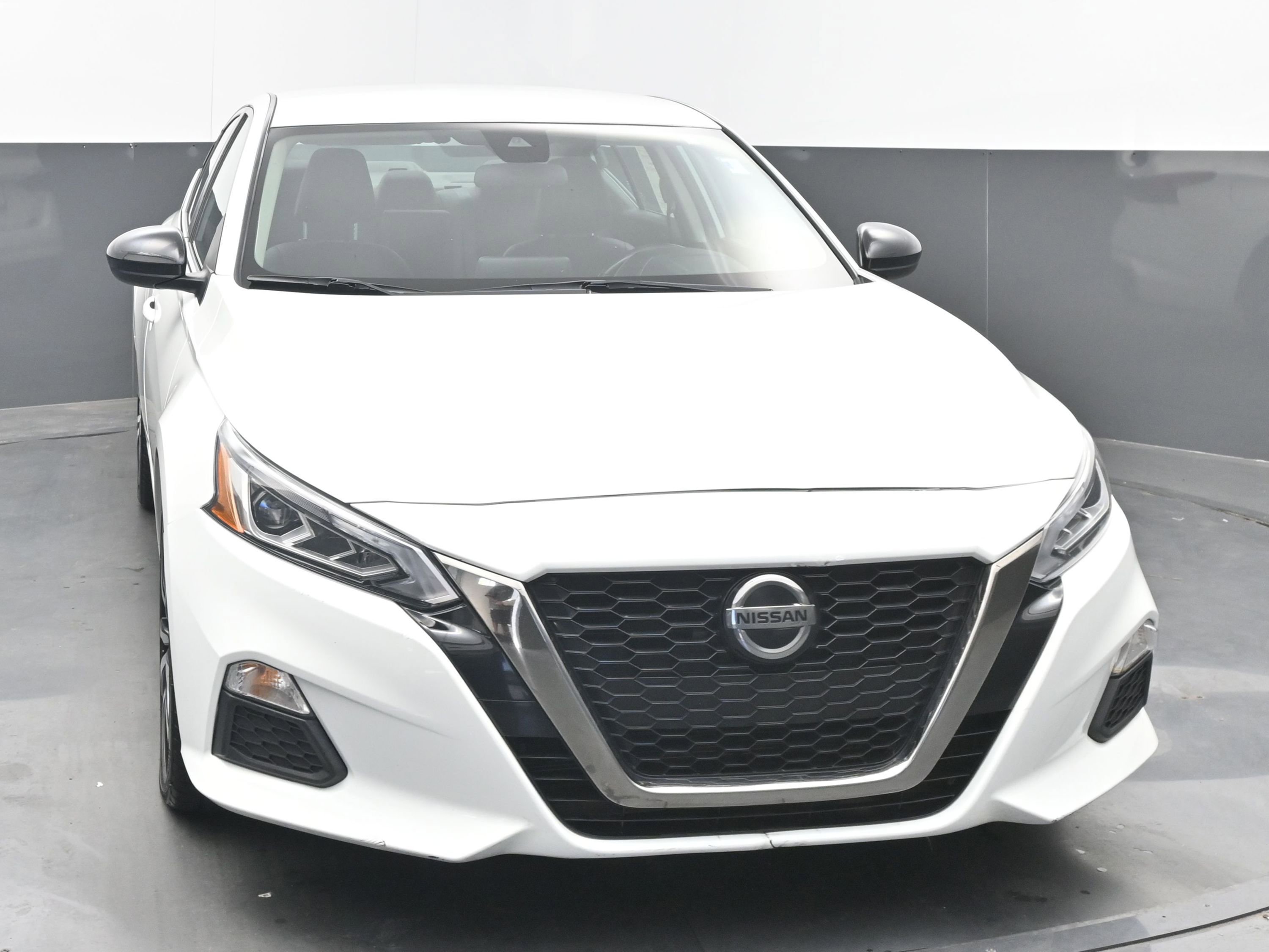 Used 2022 Nissan Altima 2.5 SR image 2