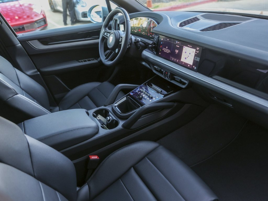 Certified 2026 Porsche Cayenne AWD/4WD image 36