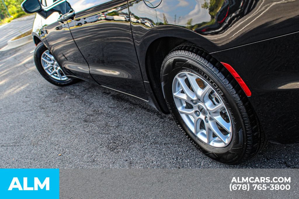 Used 2023 Chrysler Pacifica Touring-L FWD image 14