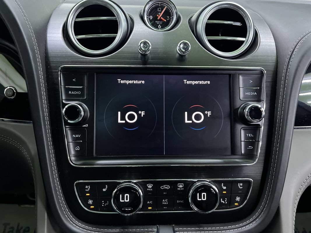 Used 2018 Bentley Bentayga AWD/4WD image 23