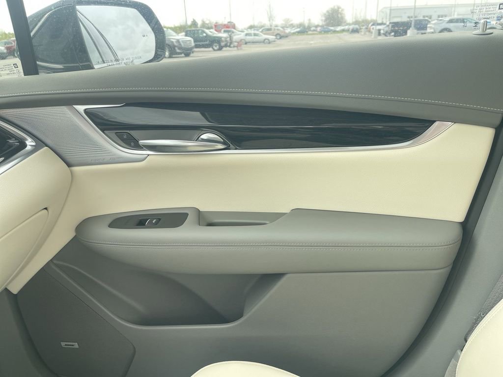 Used 2024 Cadillac XT6 Premium Luxury w/ LPO, Floor Liner Package image 32