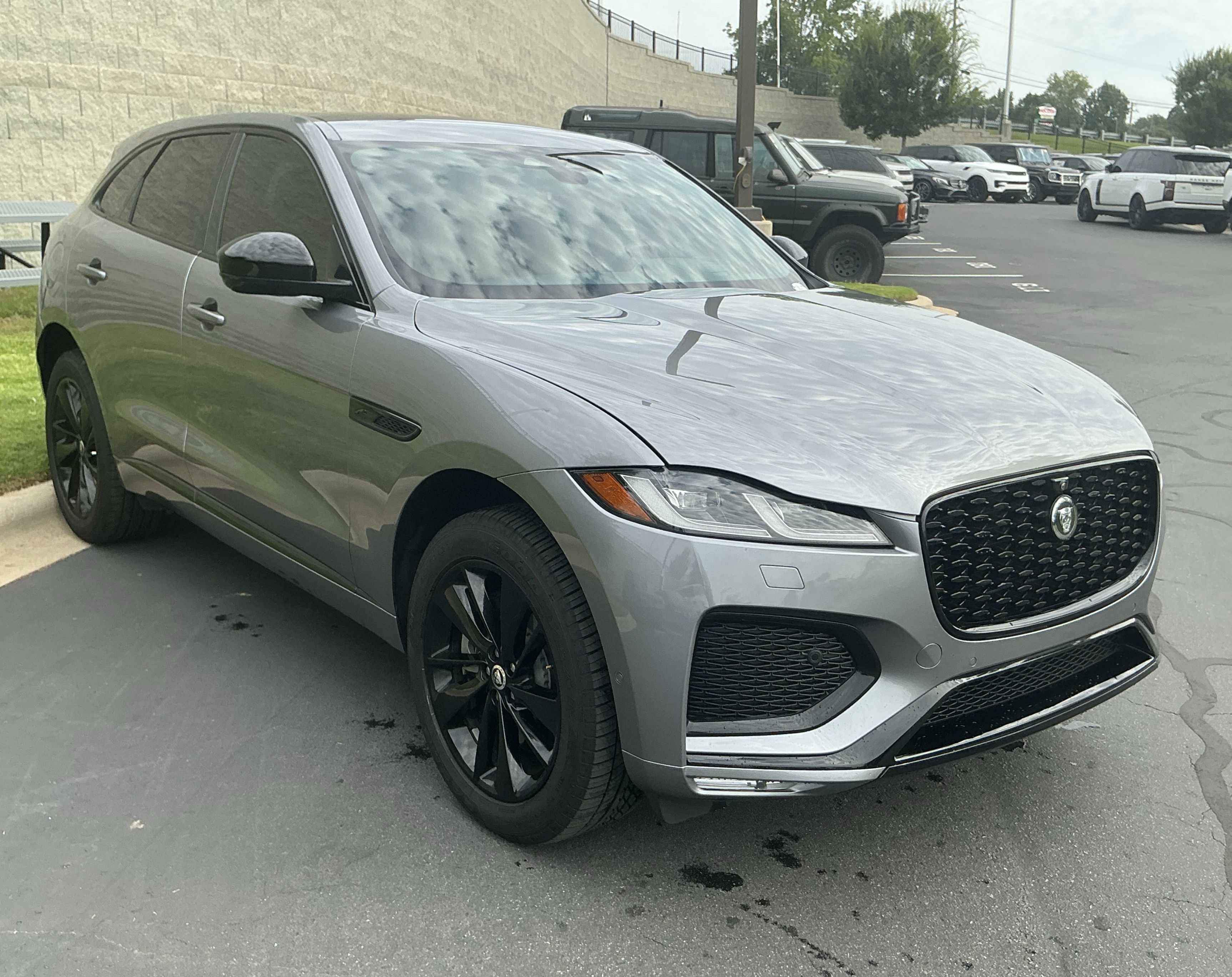Certified 2026 Jaguar F-PACE R-Dynamic S AWD/4WD image 9