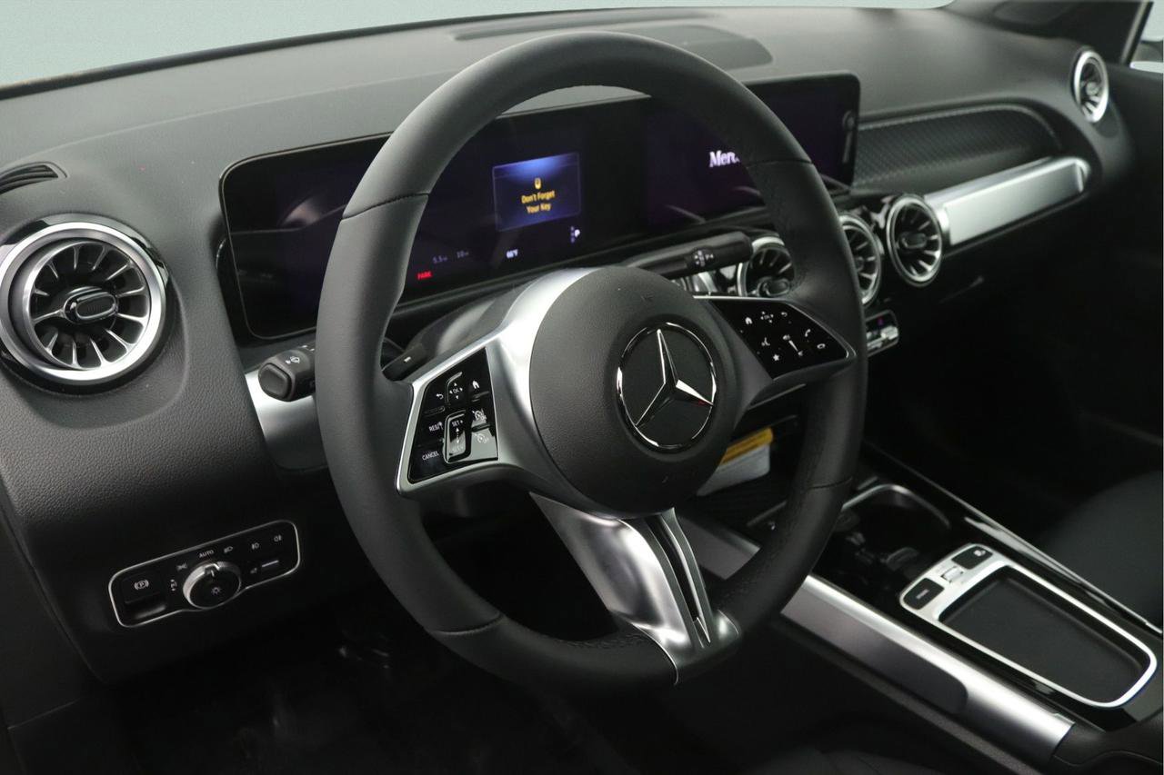 New 2026 Mercedes-Benz GLB 250 image 4