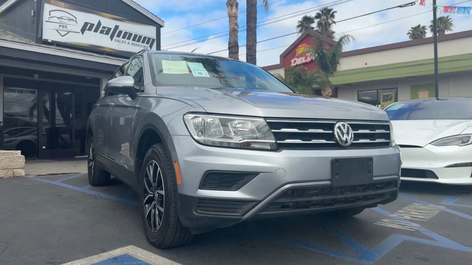Used 2021 Volkswagen Tiguan SE FWD image 1