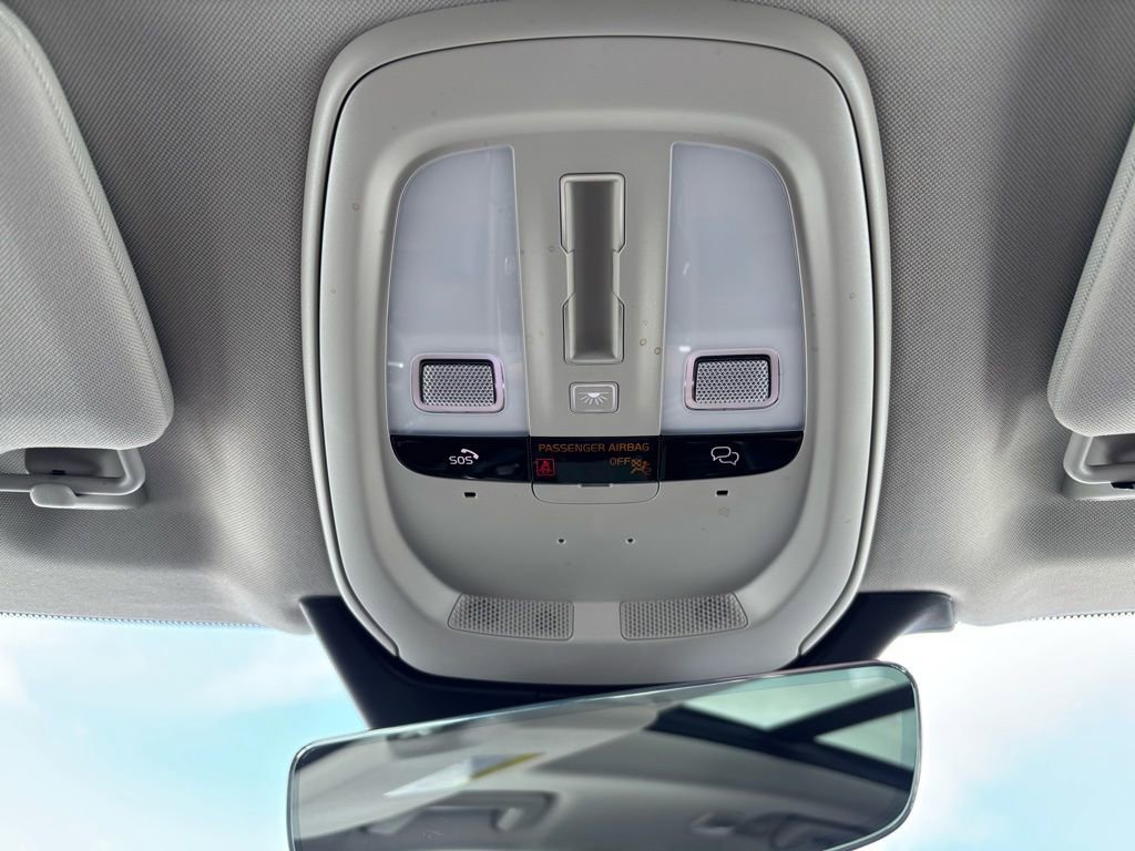 Used 2024 Volvo XC90 B6 Plus image 11