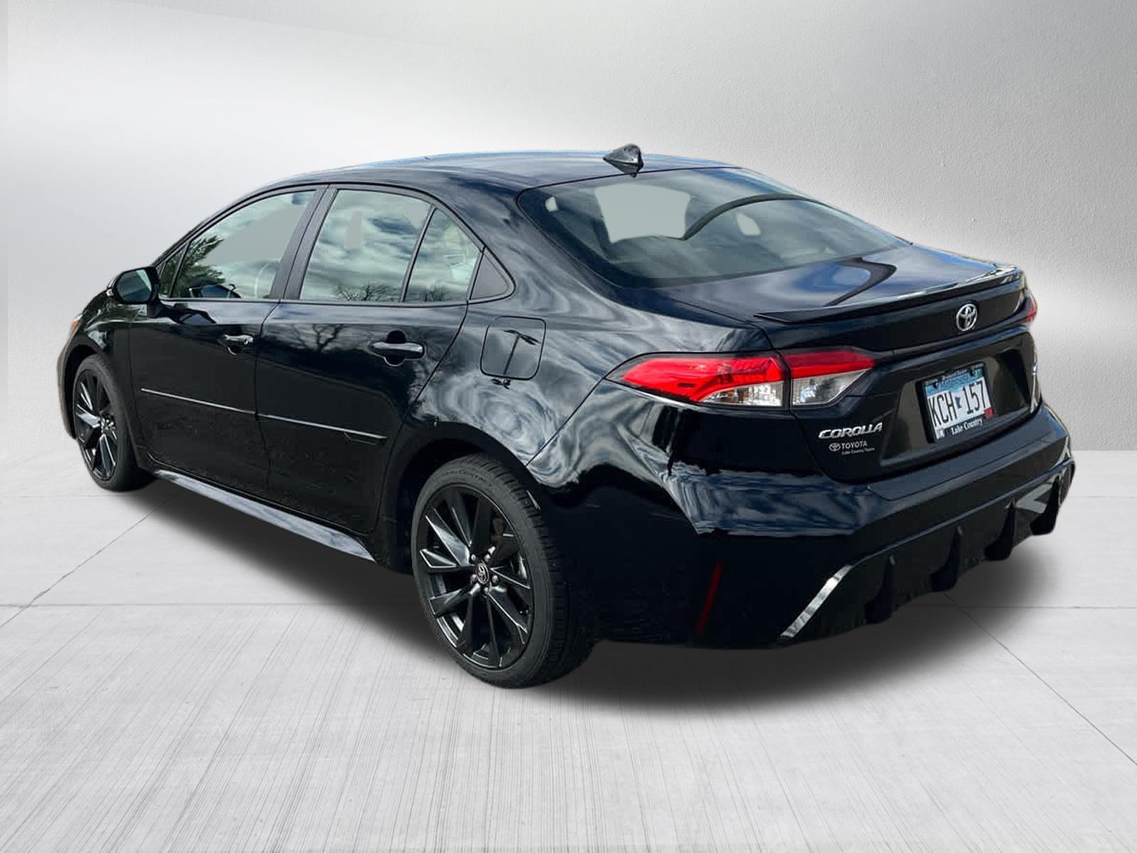 Used 2023 Toyota Corolla SE FWD image 4