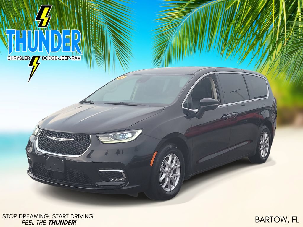 Certified 2023 Chrysler Pacifica Touring-L FWD image 2