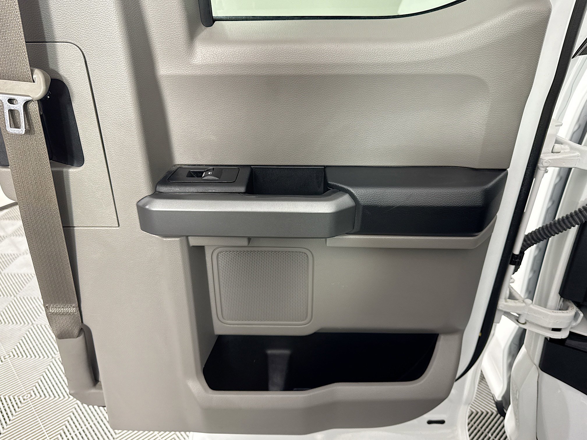 Used 2017 Ford F150 XLT w/ Trailer Tow Package image 25