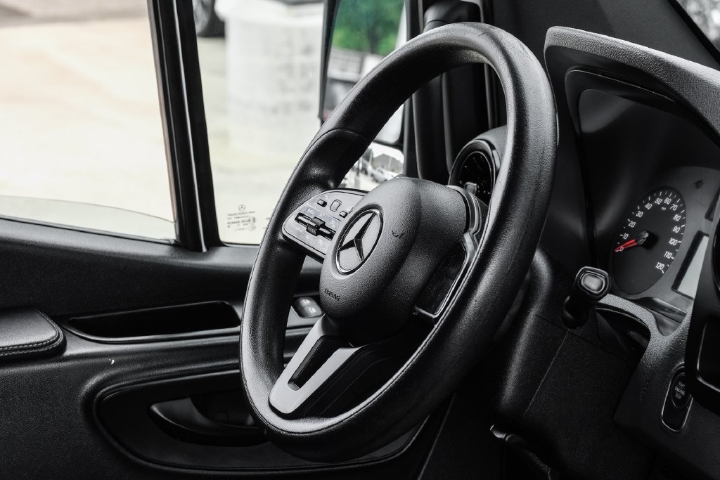 Used 2023 Mercedes-Benz Sprinter 2500 w/ Acoustic Package image 10
