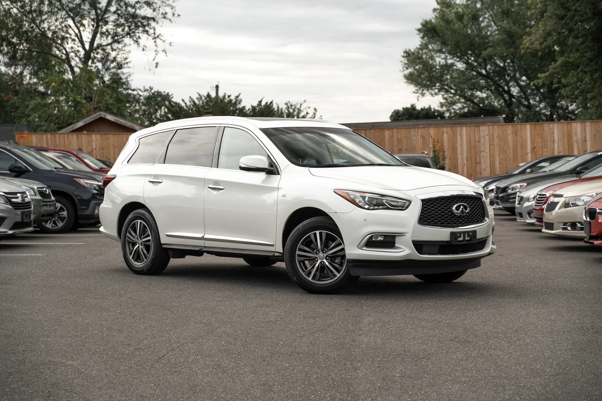 Used 2016 INFINITI QX60 Luxe w/ Premium Plus Package AWD/4WD image 1