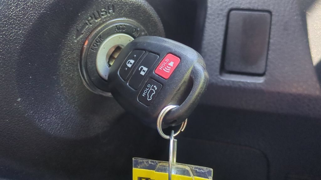Used 2016 Toyota RAV4 XLE AWD/4WD image 22