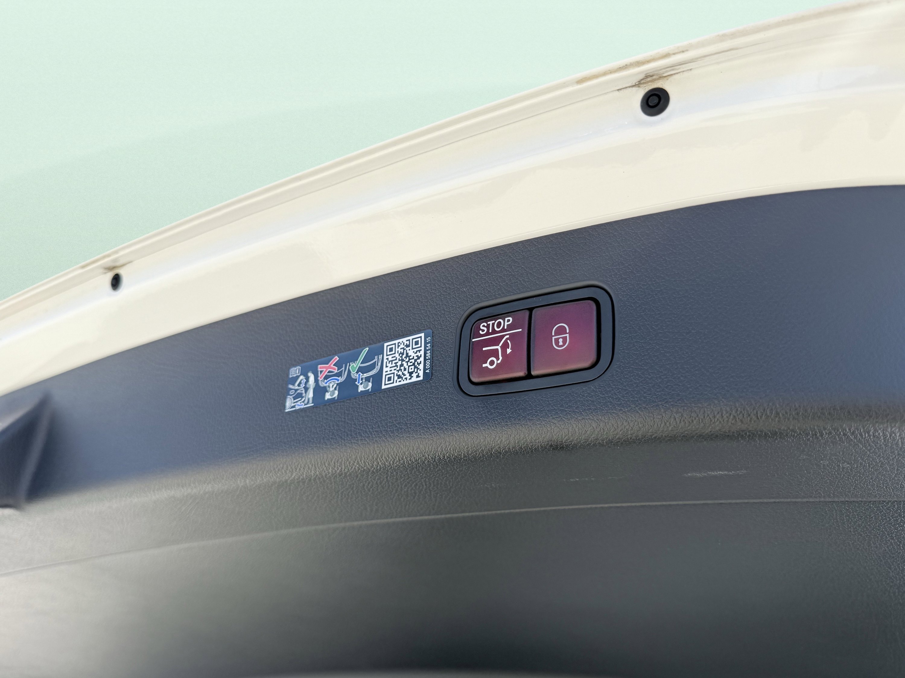 Used 2025 Mercedes-Benz GLC 300 4MATIC image 17