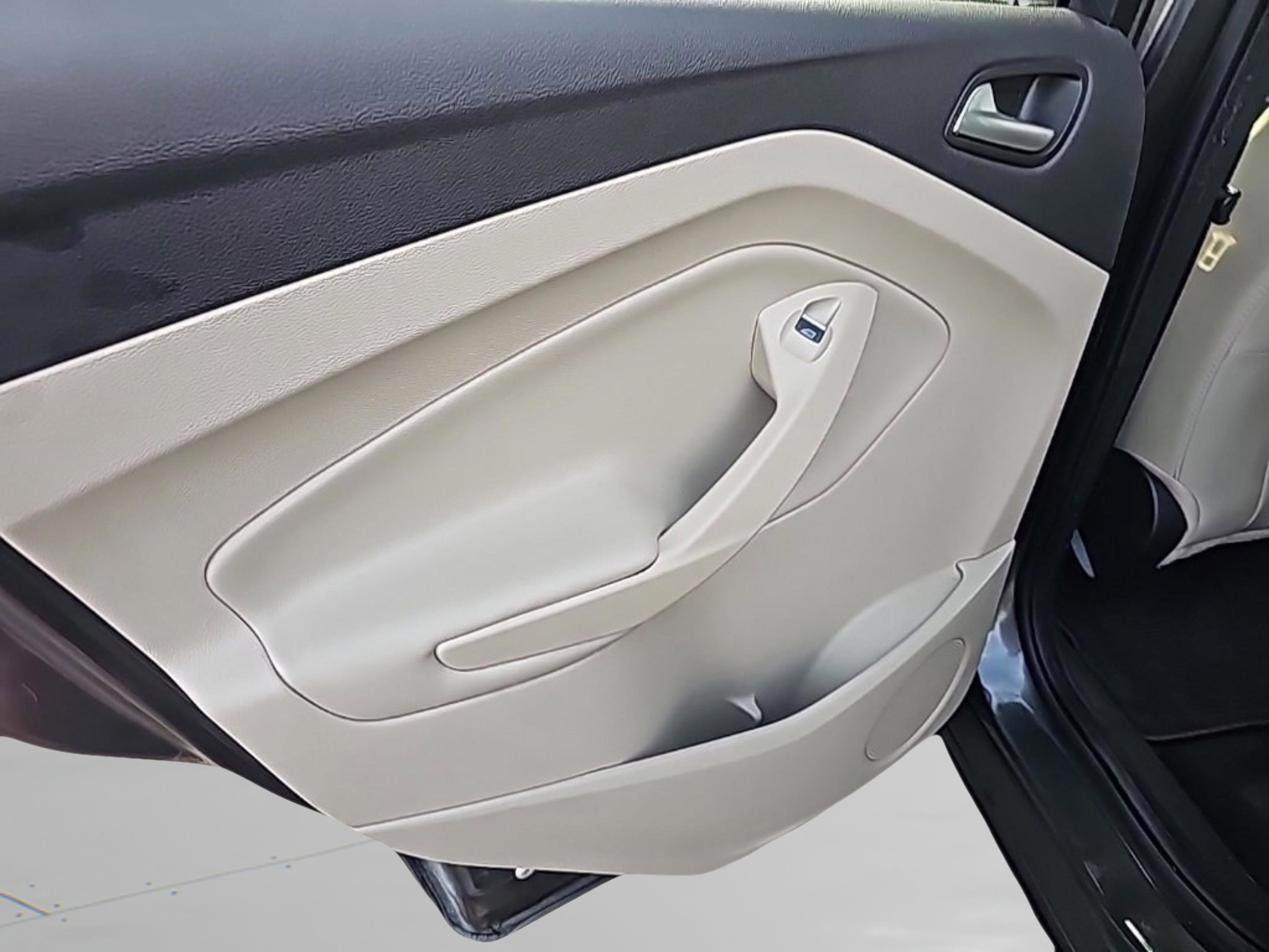 Used 2019 Ford Escape SE image 19