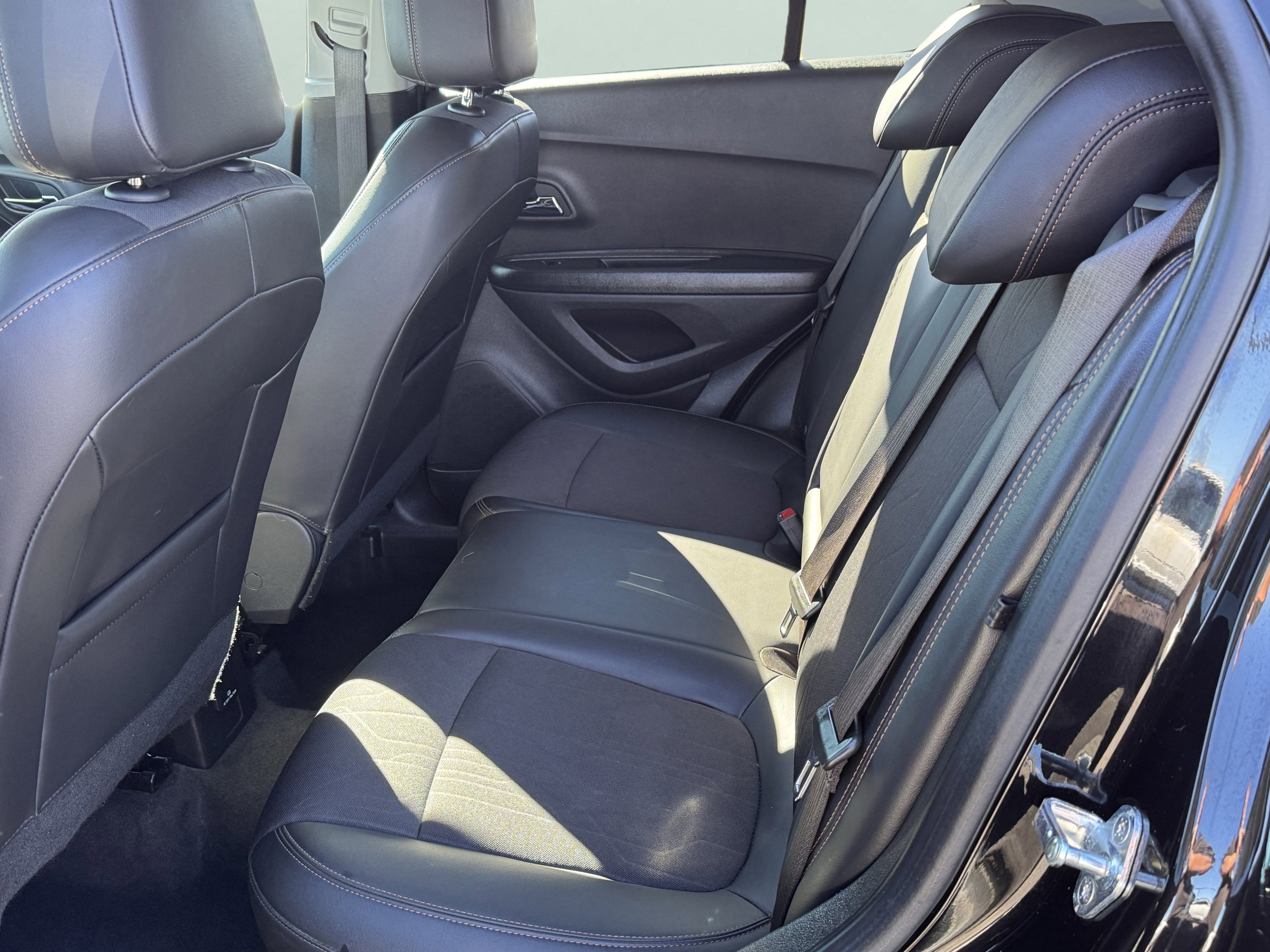 Used 2022 Chevrolet Trax LT w/ Midnight Edition image 26