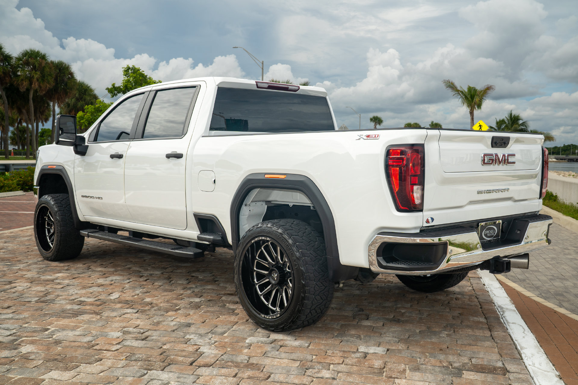 Used 2023 GMC Sierra 2500 Pro w/ Convenience Package AWD/4WD image 8