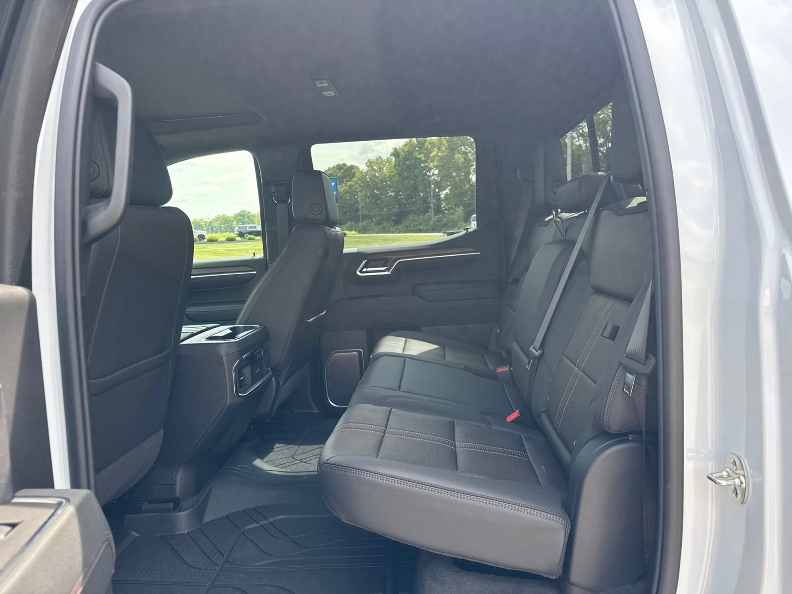 New 2026 Chevrolet Silverado 1500 High Country w/ High Country Premium Package AWD/4WD image 13