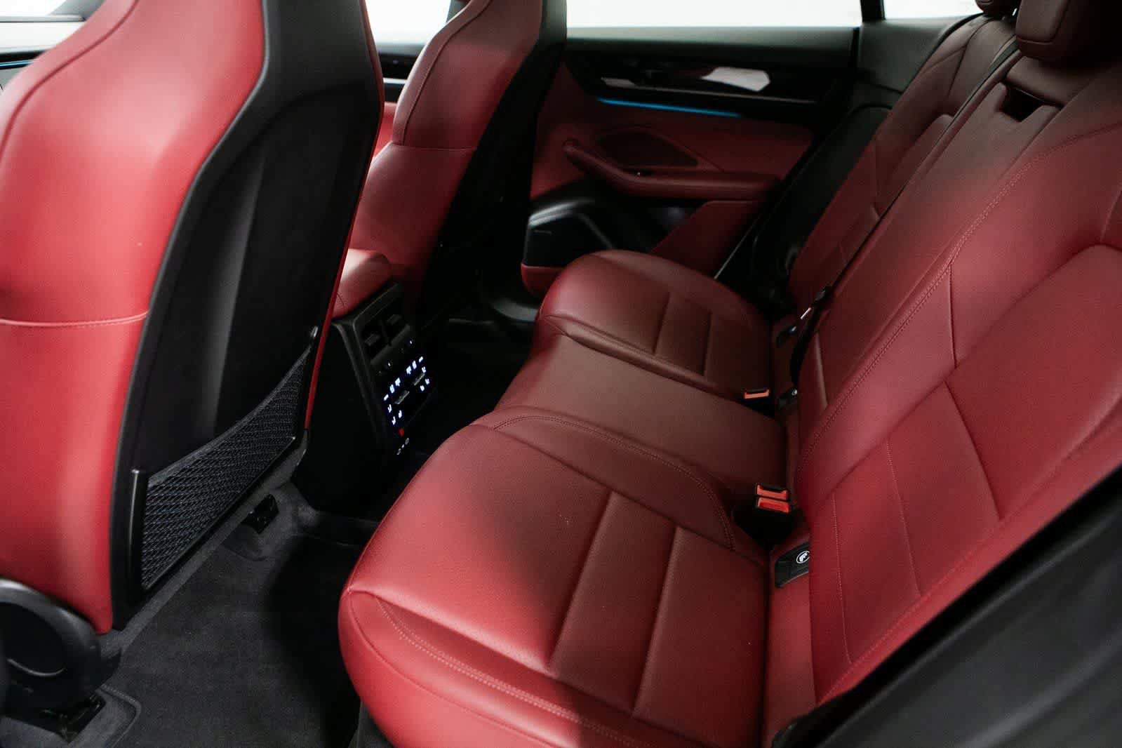 Certified 2025 Porsche Macan 4S Electric AWD/4WD image 27