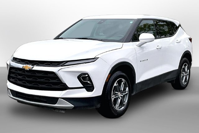 Used 2025 Chevrolet Blazer LT FWD image 3