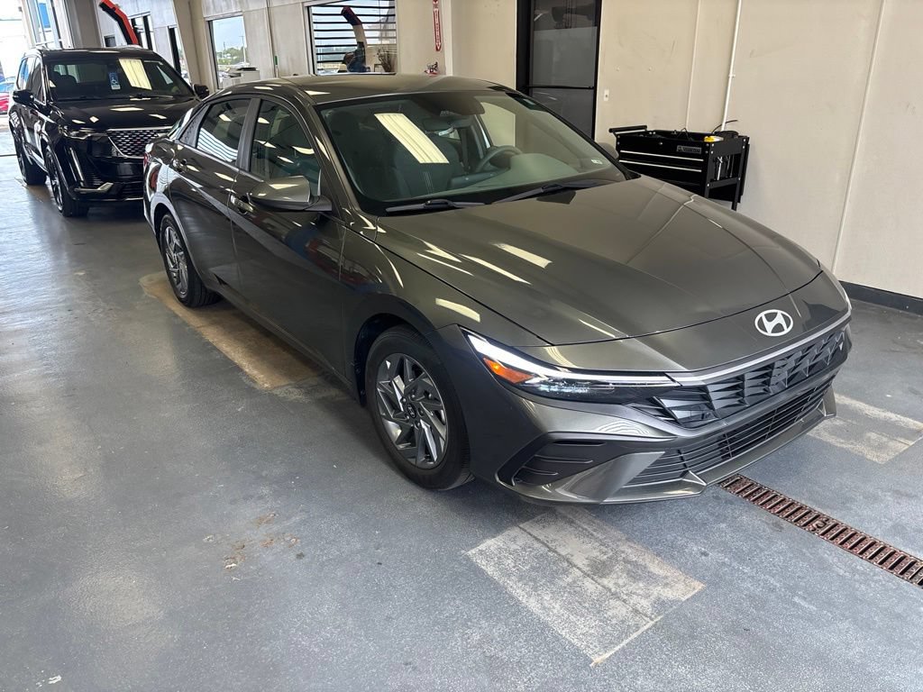 Used 2024 Hyundai Elantra SEL FWD image 8