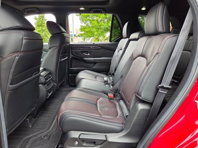 Certified 2025 Honda Pilot Black Edition image 14