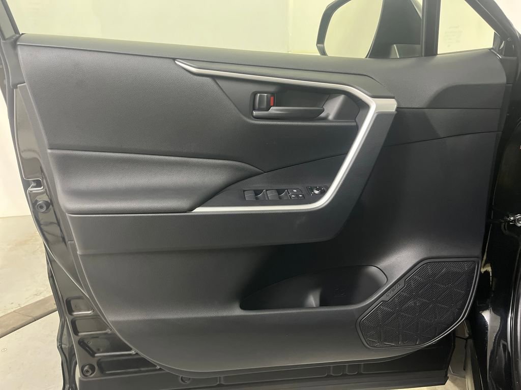 Used 2025 Toyota RAV4 LE image 27