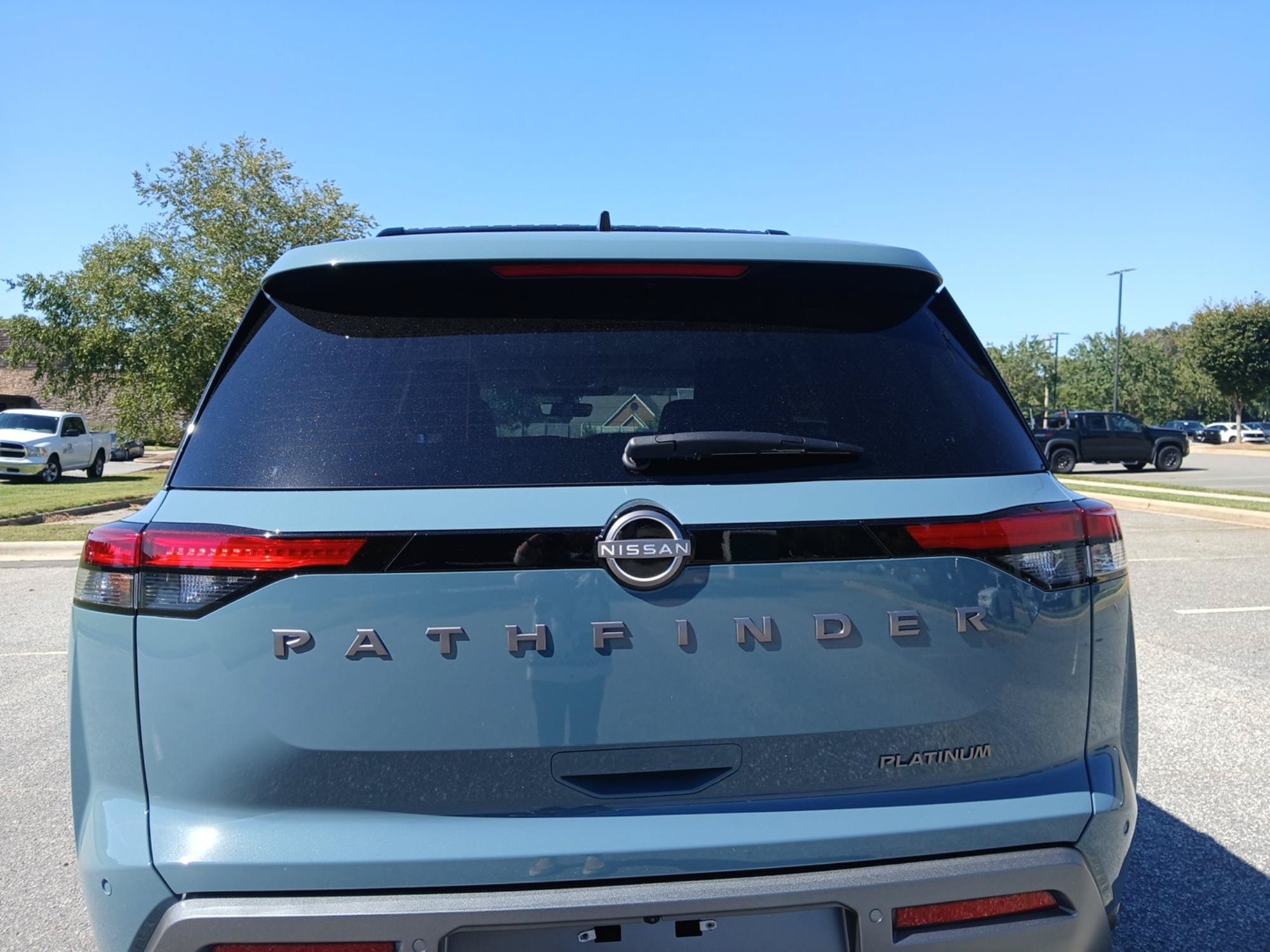 New 2026 Nissan Pathfinder Platinum FWD image 14