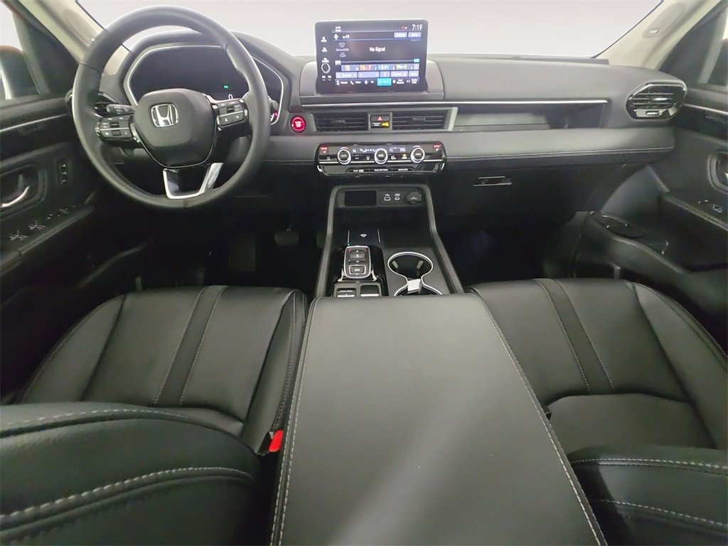 Used 2023 Honda Pilot Touring image 10