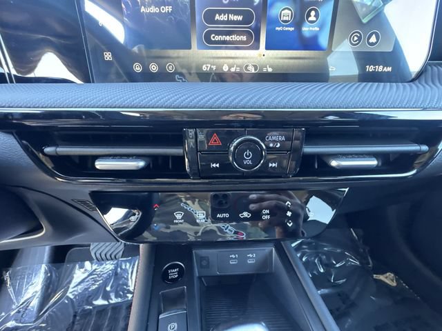 New 2026 Nissan Kicks SR w/ SR Premium Package AWD/4WD image 18
