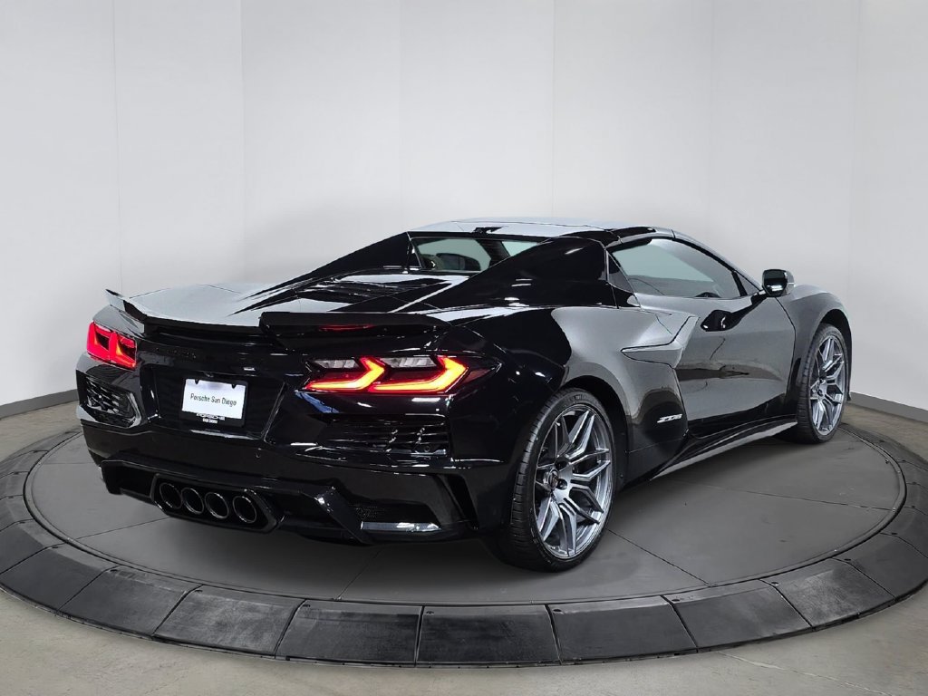 Used 2023 Chevrolet Corvette Z06 RWD image 7