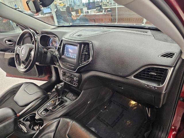 Used 2019 Jeep Cherokee Latitude Plus w/ Comfort/Convenience Group FWD image 8