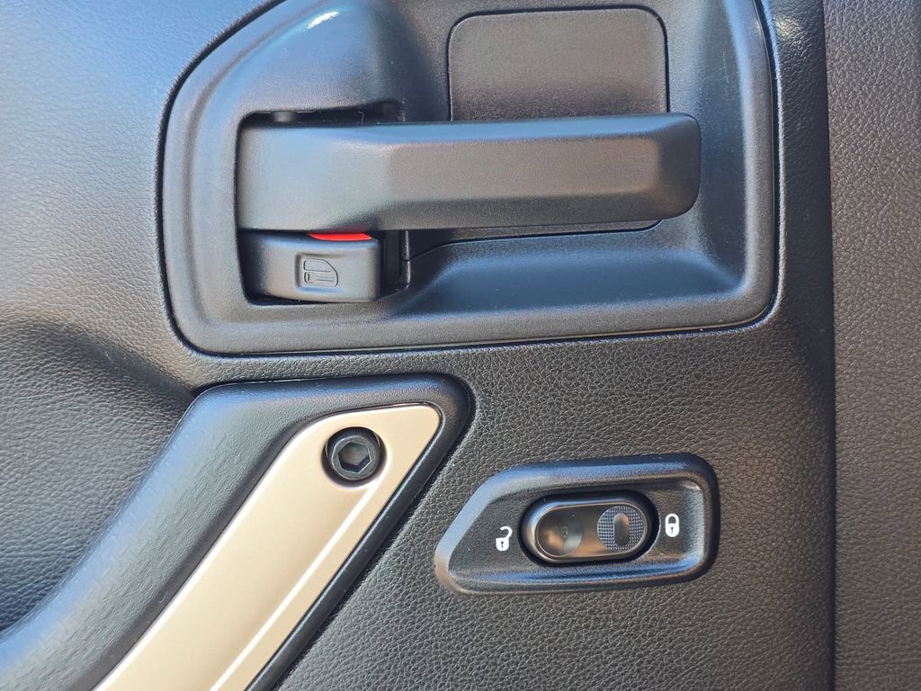 Used 2017 Jeep Wrangler Unlimited Sahara image 14