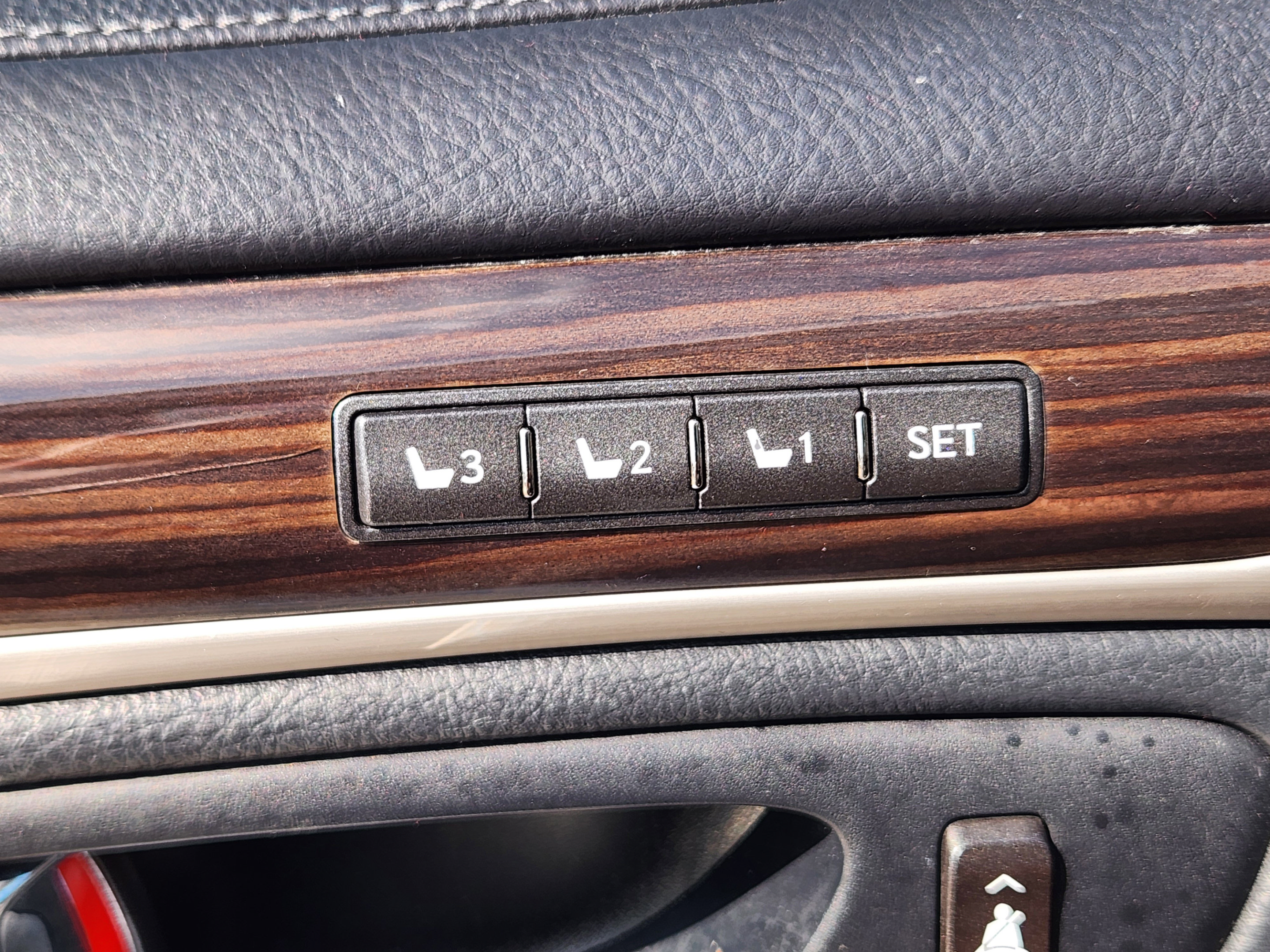 Used 2016 Lexus LS 460 L RWD image 22