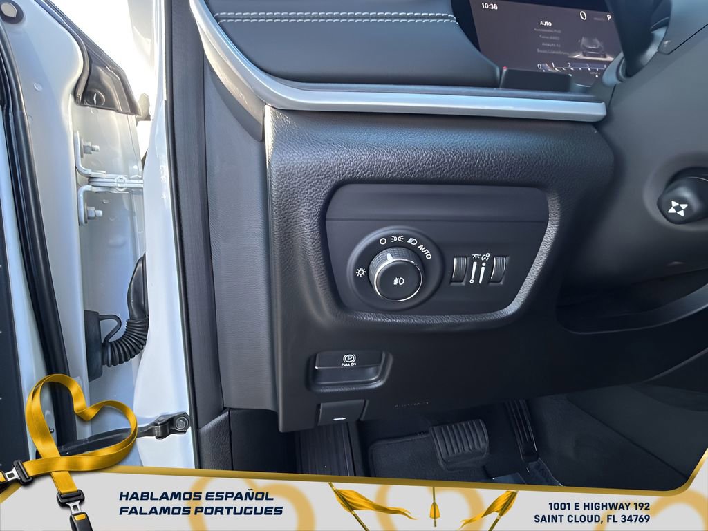 Used 2022 Jeep Grand Cherokee Limited w/ Luxury Tech Group II image 17