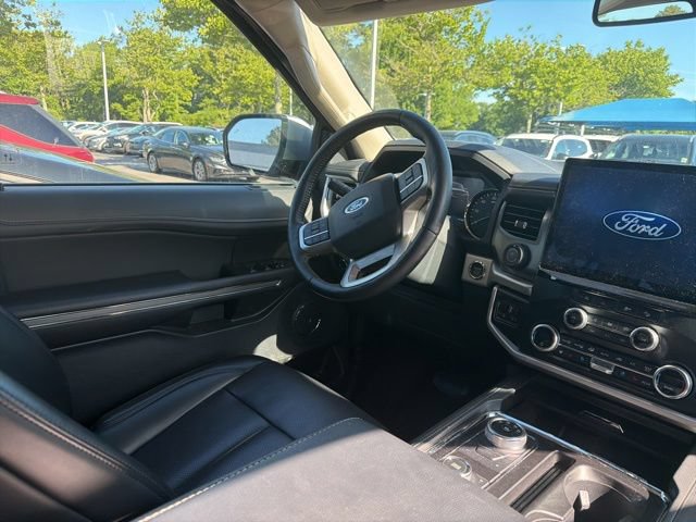 Used 2024 Ford Expedition XLT AWD/4WD image 12