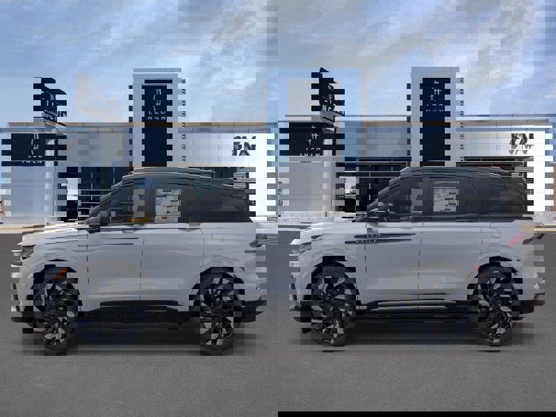 New 2026 Lincoln Nautilus Reserve w/ Jet Appearance Package image 3