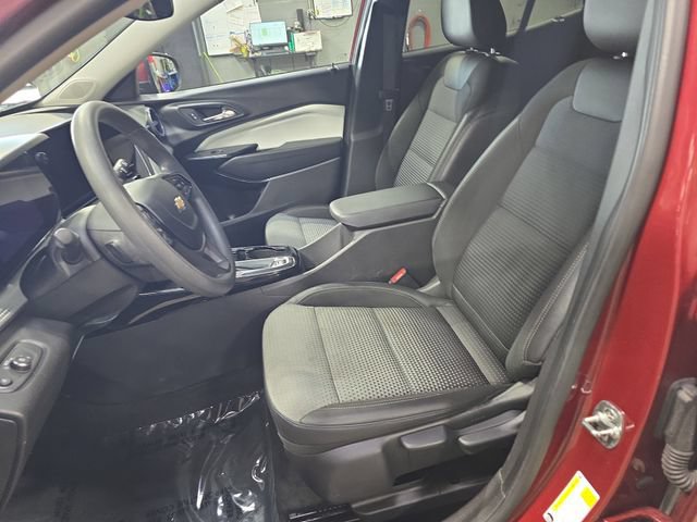Used 2025 Chevrolet Trax LT FWD image 16