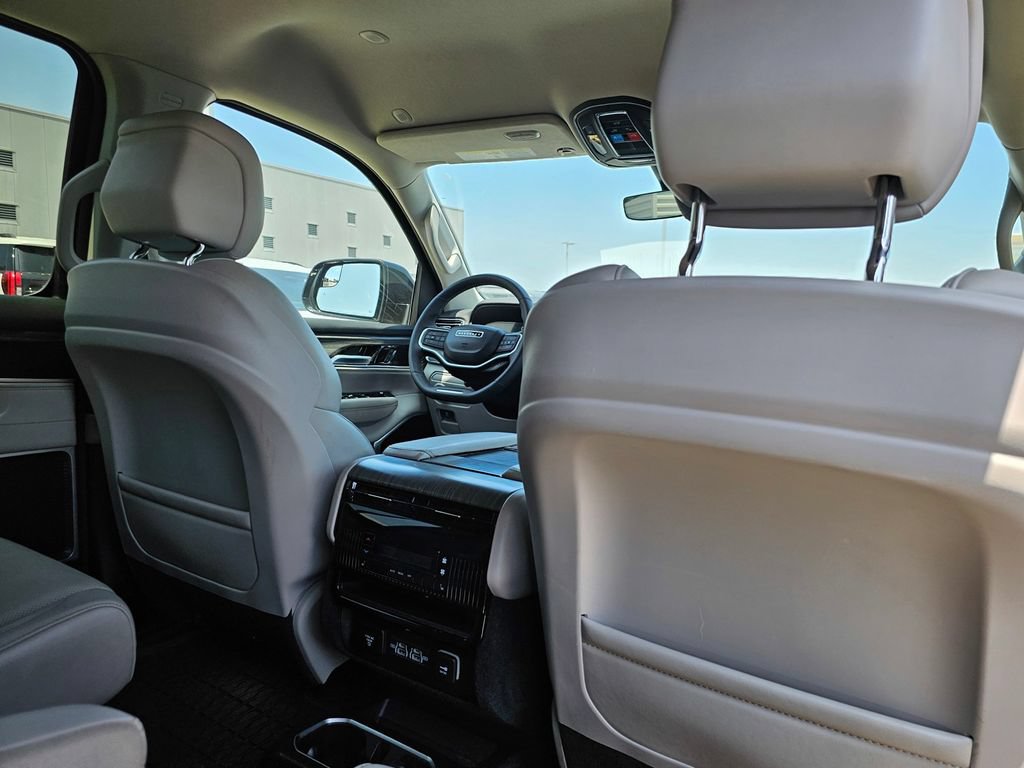 Used 2024 Jeep Wagoneer Series III AWD/4WD image 15