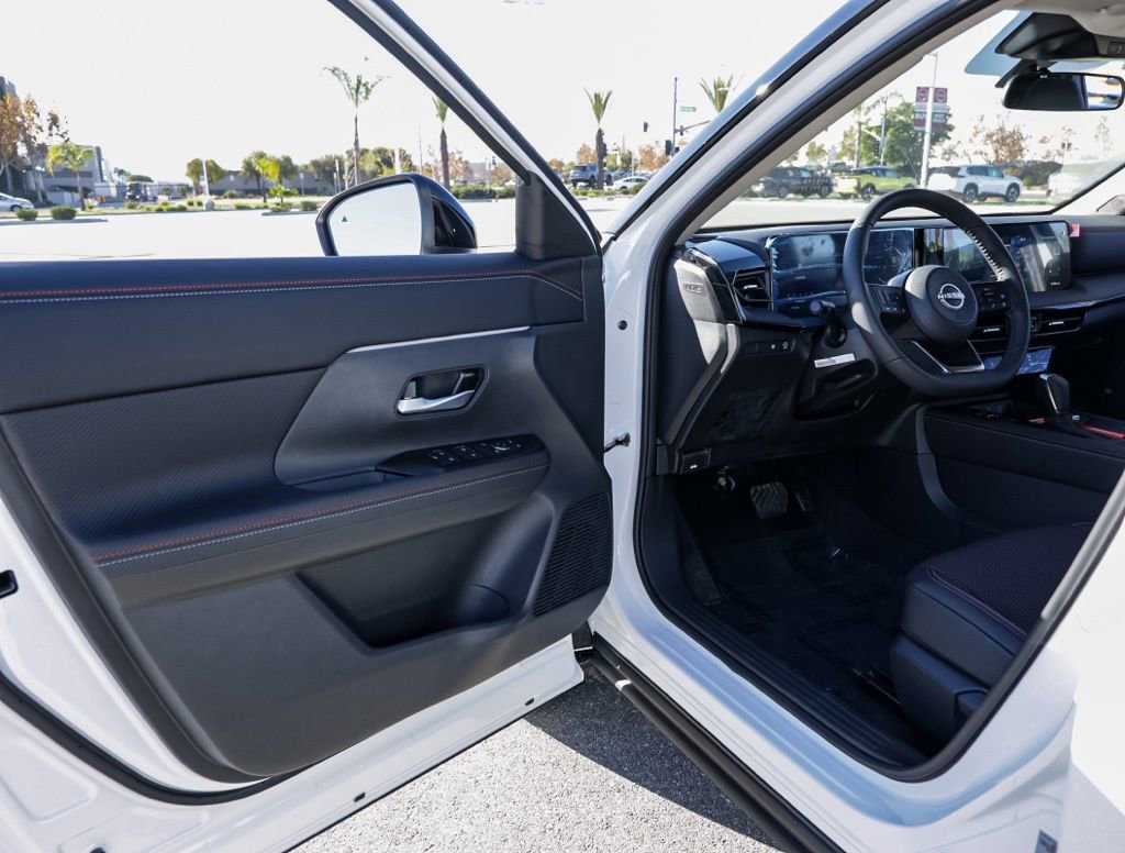 New 2026 Nissan Kicks SR image 12