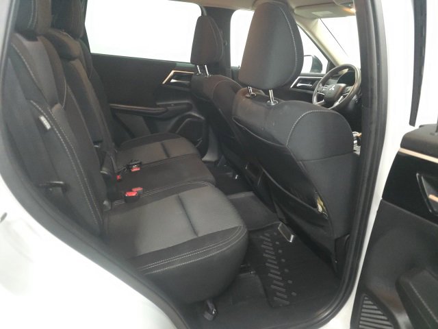 Used 2022 Mitsubishi Outlander ES image 6