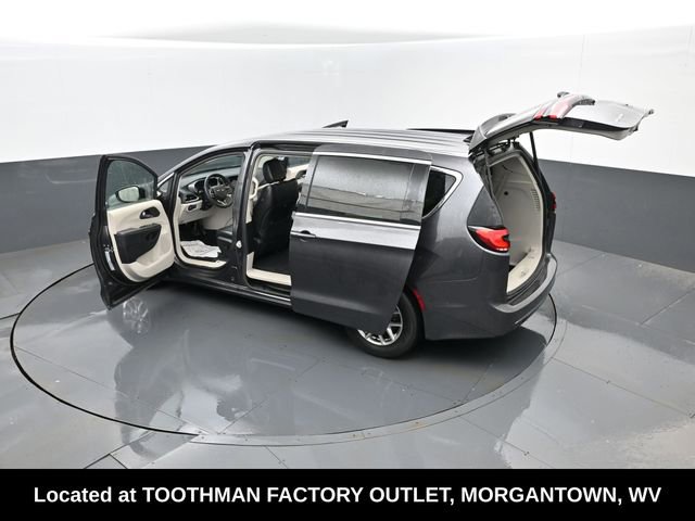 Used 2023 Chrysler Pacifica Touring-L image 29
