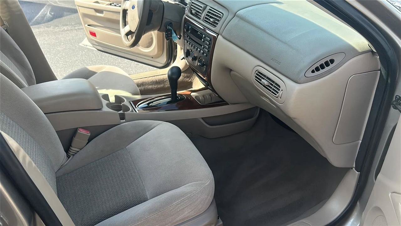 Used 2006 Ford Taurus SEL FWD image 34